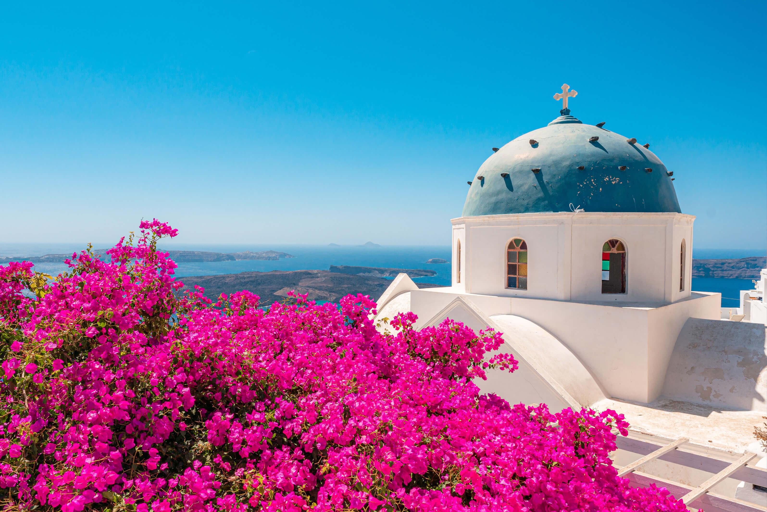 A beautiful landscape of Greece, highlighting the charming architecture and breathtaking views of the Aegean Sea