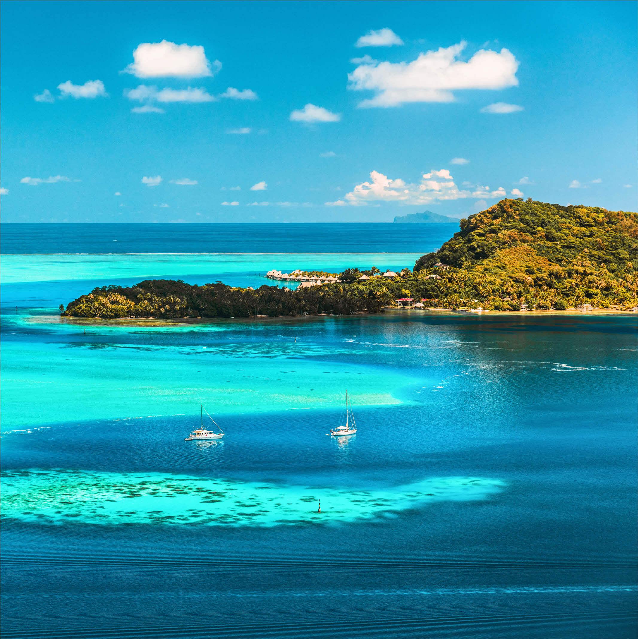 Moorea turquoise beach and green landscape in Polynesia